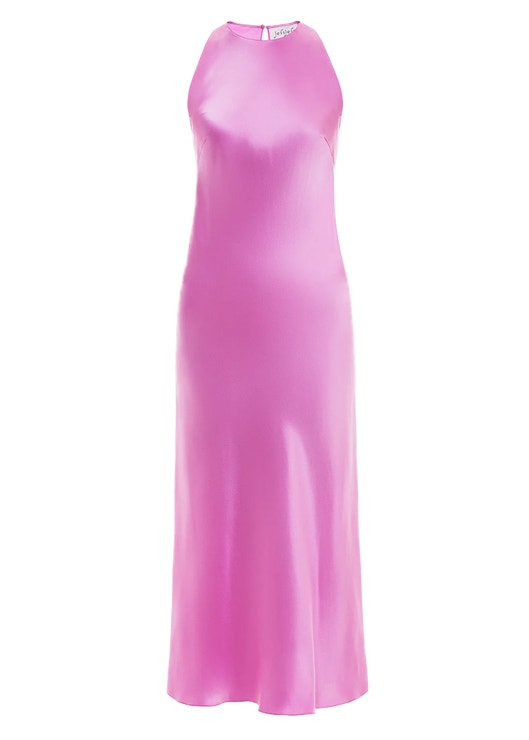Hedvábné růžové šaty, LESS LESS, prodává [Less Less] (https://www.lesslessrobes.com/collections/barbiecore-%F0%9F%8E%80/products/halterneck-silk-dress-in-fuchsia), 590 $