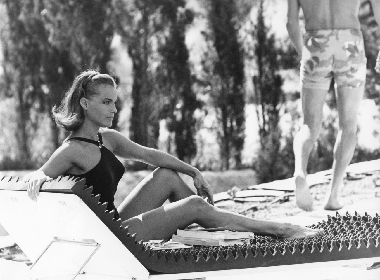 Herečka Romy Schneider při natáčení filmu La Piscine.