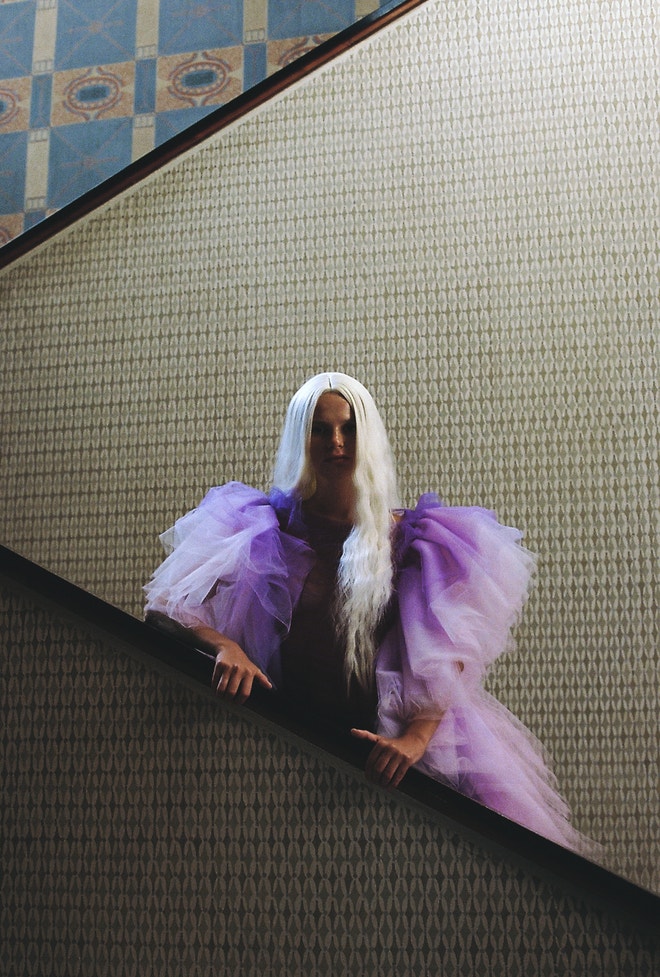 Dress, Dominik Švarc.