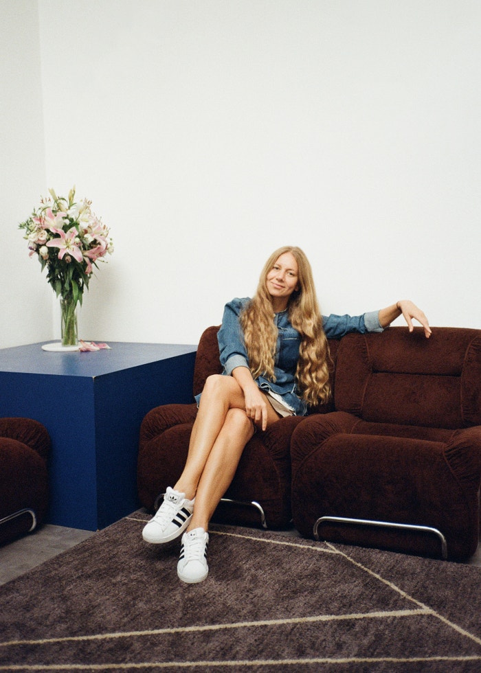 Košile a sukně LITKOVSKA prodává Symbols, boty ADIDAS Superstar