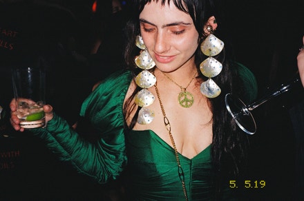 „Na New Yorku mě baví, že v něm neexistují škatulky. Je to vždy celá škála a různé vrstvy.“ Fotografie zachycuje atmosféru Gucci Beauty Launch/Marie Tomanová, 2019