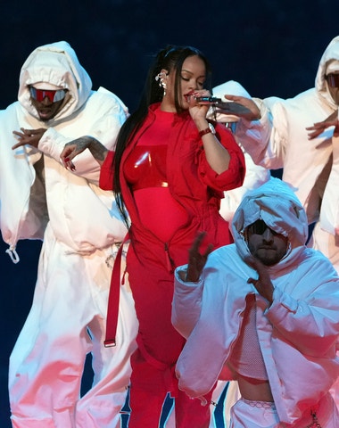 Znovu těhotná Rihanna a další ikonické momenty z přestávky Super Bowlu