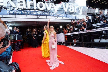 KVIFF 2022: celebrity na červeném koberci
