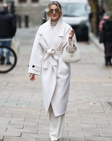 Bílá je víc než černá. Takto vypadá zimní elegance podle Ashley Roberts Bílá je víc než černá. Takto vypadá zimní elegance podle Ashley Roberts