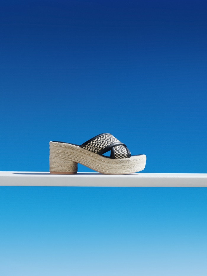 Pantofle na platformě, NINE WEST, prodává CCC, 1299 Kč