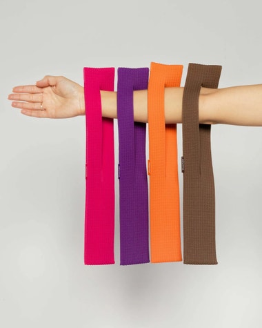 Značky Apple a Issey Miyake spojily síly: iPhone Pocket je poctou designové genialitě