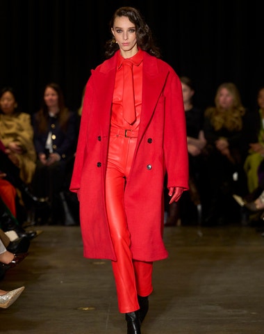 Červená & spol. mají zelenou. Tuto zimu se zachumlejte do barevných kabátů, ve kterých vás nikdo nepřehlédne Červená & spol. mají zelenou. Tuto zimu se zachumlejte do barevných kabátů, ve kterých vás nikdo nepřehlédne