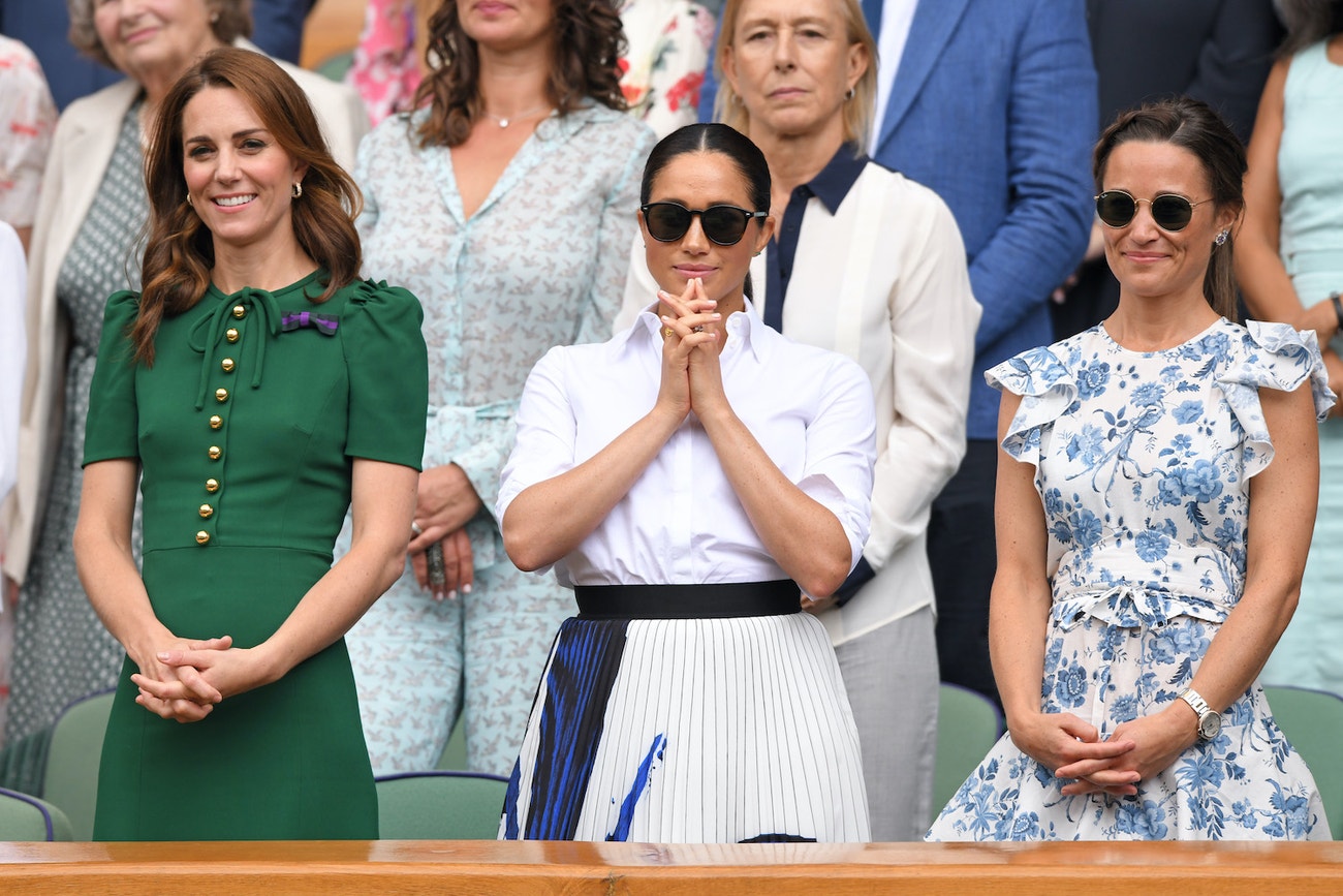 V roce 2019 seděly vévodkyně opět společně v královské lóži. Kate si oblékla zelené šaty značky Dolce & Gabbana, zatímco Meghan zvolila svěží bílou košili a plisovanou sukni značky Hugo Boss. Společnost jim dělala sestra vévodkyně z Cambridge Pippa v květovaných šatech. Za Meghan seděla Martina Navrátilová v bílé košili s tmavě modrým límečkem.