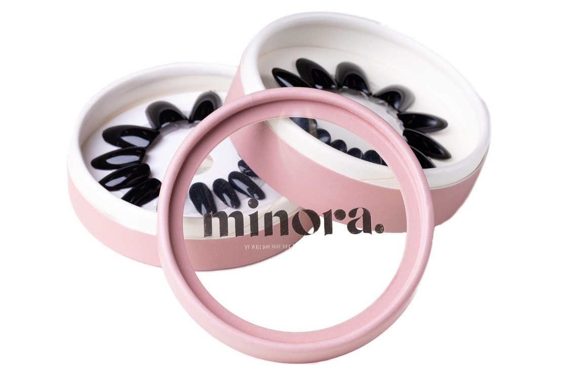 Press-on nehty v odstínu Insomnia, MINORA, prodává Minora Nails, 24.90 €
