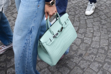 Jennifer Lopez s Birkin od Hermès v Paříži, červenec 2022