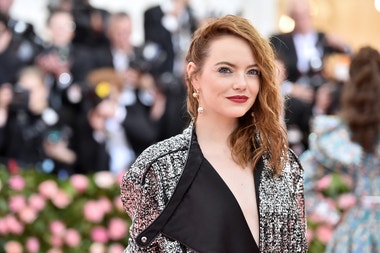 Emma Stone jako Cruella de Vil, podívejte se na první teaser