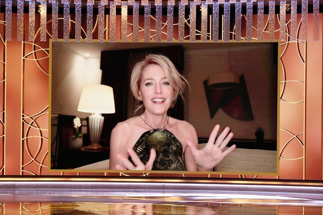 Gillian Anderson v šatech Dior
