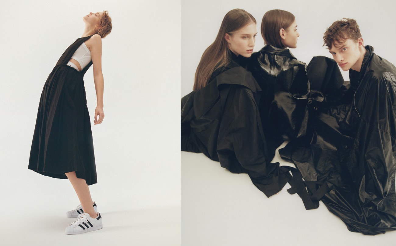 Vlevo: šaty, Comme des Garçons (prodává Therapy); podprsenka, Laformela; tenisky, adidas Superstar.  Vpravo: Karolina, šaty, Hoppe (prodává Therapy); kabát, Zoltan Toth (prodává Red Salon).  Adéla, kabát, Hoppe (prodává Therapy); sukně, Nehera.  Matěj, pončo, Nehera.