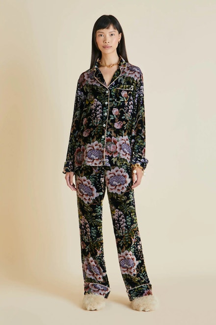 Květované pyžamo Lila Fiore z hedvábného sametu, OLIVIA VON HALLE, prodává Olivia Von Halle, 16 200 Kč