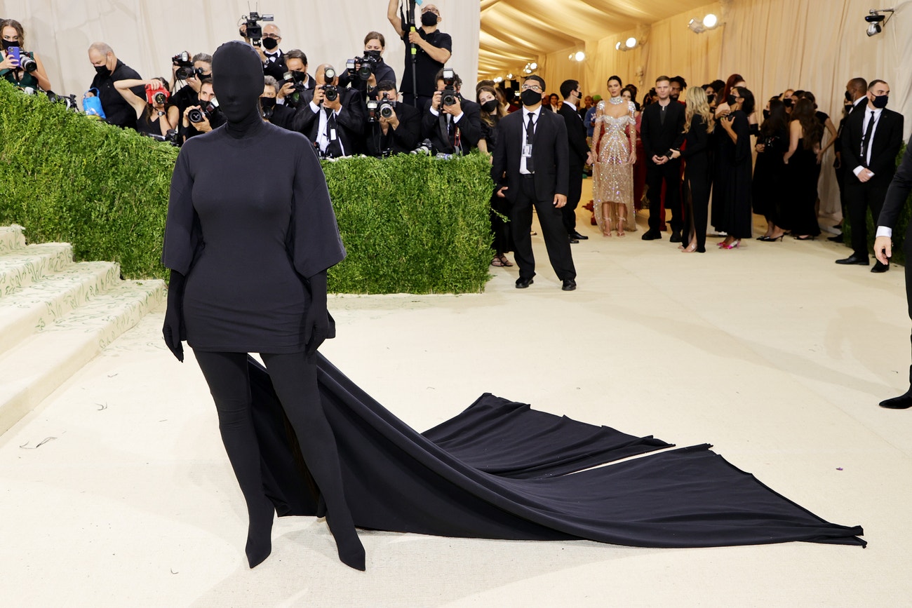 Kim Kardashian v modelu Balenciaga na Met Gala, 2021