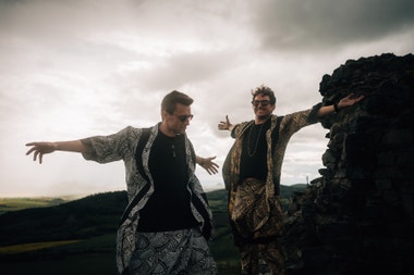 Živá hudba v digitální éře. Saxofrancis & VIIITO dobývají pódia světových festivalů