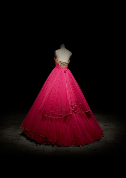 Šaty z haute couture kolekce Indian Passion podzim - zima 1996