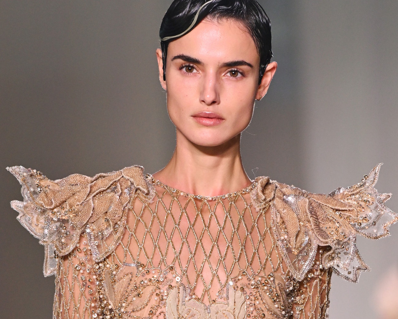 Blanca Padilla na přehlídce Elie Saab Haute Couture jaro - léto 2023