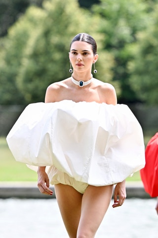 Profesionální triky na dokonalé (falešné) opálení ve stylu Kendall Jenner