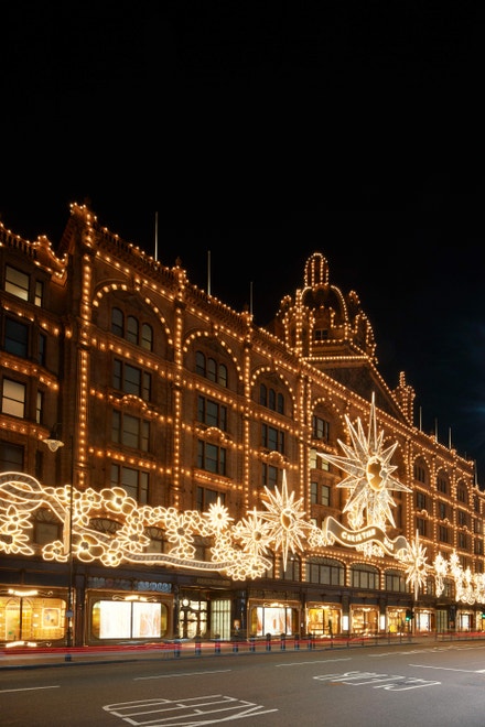 Dior x Harrods, fasáda budovy