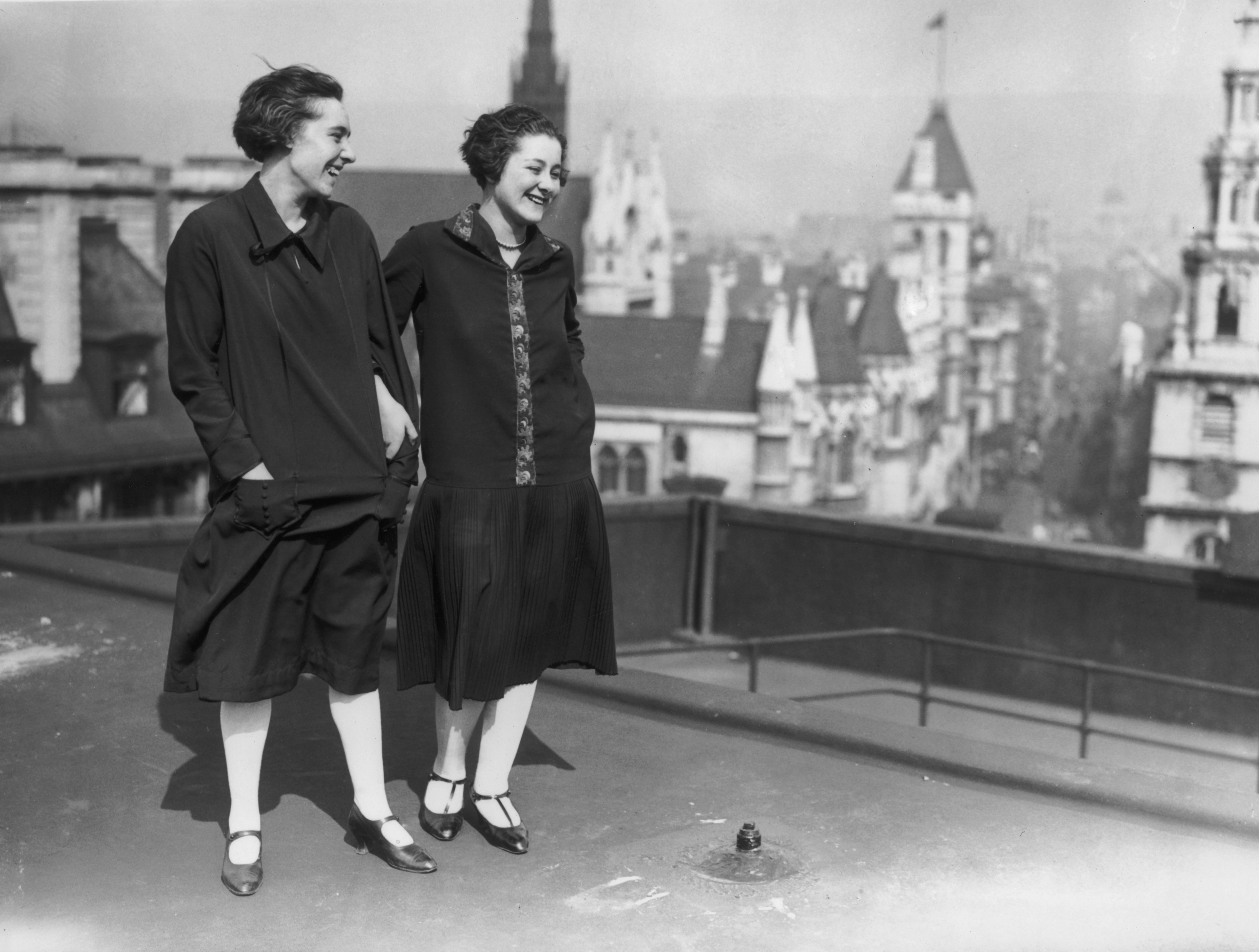 Ženy s rukama v kapsách Ženy s rukama v kapsách