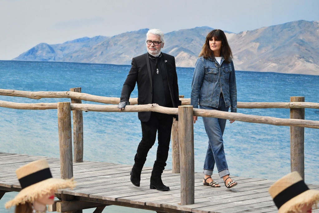 Karl Lagerfeld a Virginie Viard na přehlídce Chanel jaro - léto 2019 v pařížském Grand Palais, říjen 2018