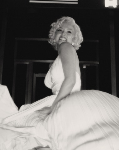 Ana de Armas jako hollywoodská ikona Marilyn Monroe