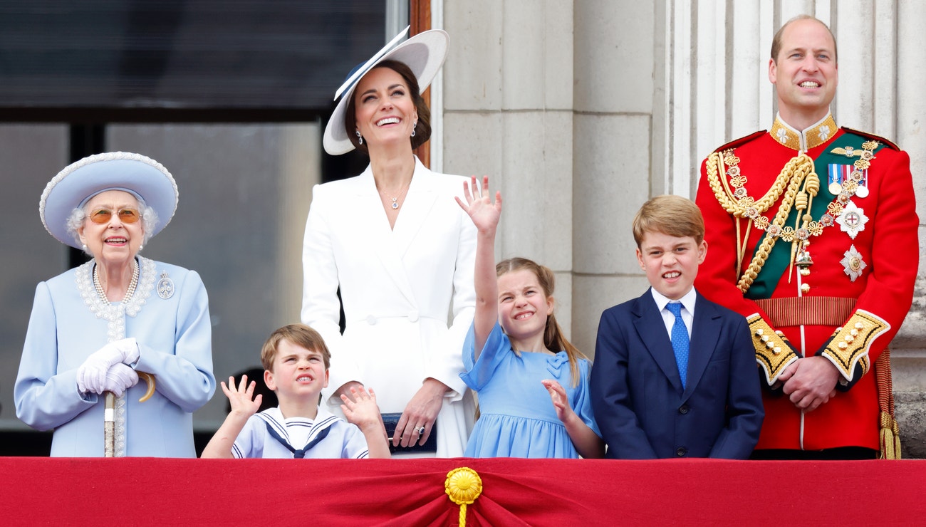 Královské šaty a doplňky z oslav platinového výročí Alžběty II.