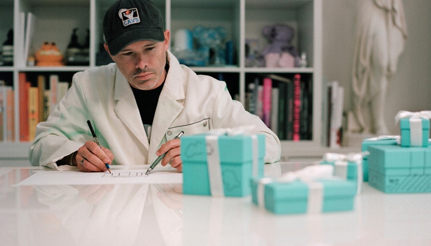 Daniel Arsham přetransformoval modrou krabičku Tiffany & Co.
