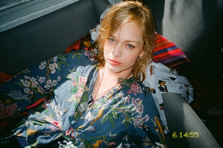„Je nádherná, fotím ji opravdu ráda.“ Ester Geislerová by Marie Tomanová, 2019