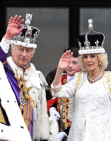 Karel III. byl korunován britským králem