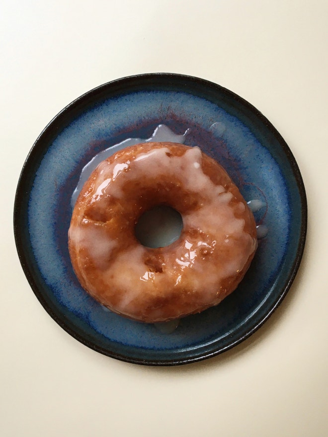 Jogurtový donut s cukrovou polevou