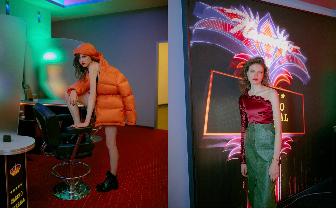 Vlevo: bunda, Acne Studios; body, Fantabody; náušnice, Chanel; boty, Moncler 4 Simone Rocha.  Vpravo: body, Fantabody; sukně, boty, obojí Salvatore Ferragamo; náušnice, Chanel; náramek, Dior.