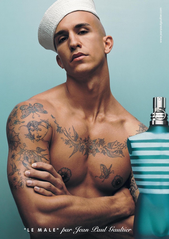 Kampaň Jean-Paul Gaultier Le Male 2003         Autor: Jean-Baptiste Mondino