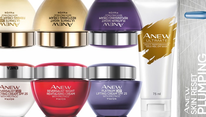 Denní obnovovací krém Anew Reversalist SPF 25 s Protinolem TM – 50 ml, 520 Kč, 2. Noční obnovovací krém Anew Reversalist s Protinolem TM – 50 ml, 520 Kč, 3. Denní liftingový krém Anew Platinum SPF 25 s Protinoelm TM – 50 ml, 520 Kč, 4. Zlatá slupovací pleťová maska – 75 ml, 330 Kč, 5. Vyplňující pleťové ampulky – 7x1,3 ml , 1200 Kč, 6. Noční vyplňující krém Anew Platinum s Protinolem TM – 50 ml, 520 Kč, 7. Noční omlazující krém Anew Ultimate s Protinlem TM – 50 ml, 520 Kč, 8. Denní omlazující krém Anew Ultimate SPF 25 s Protinlem TM – 50 ml, 520 Kč