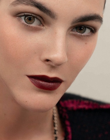 Vampy lips –⁠ nejlepší volba pro chic make-up kdykoliv během roku