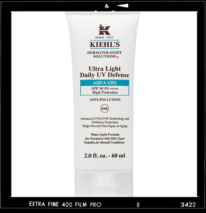 Pleťový gel Ultra Light Daily UV Defense Aqua Gel SPF 50 pro normální a mastnou pleť, KIEHL'S, prodává Douglas, 1220 Kč Autor: Archiv značky