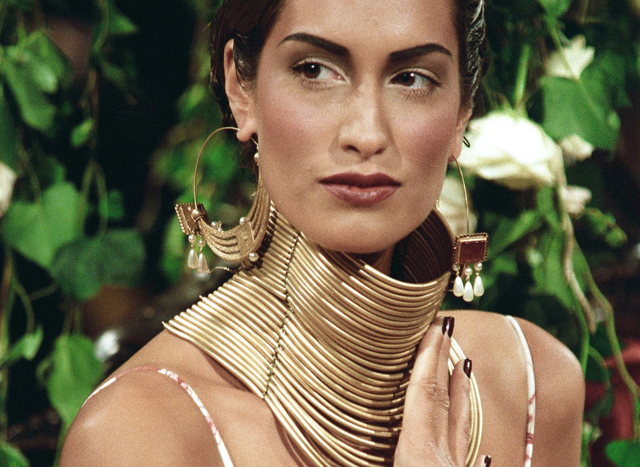 Yasmeen Ghauri na přehlídce Dior jaro - léto 1997
