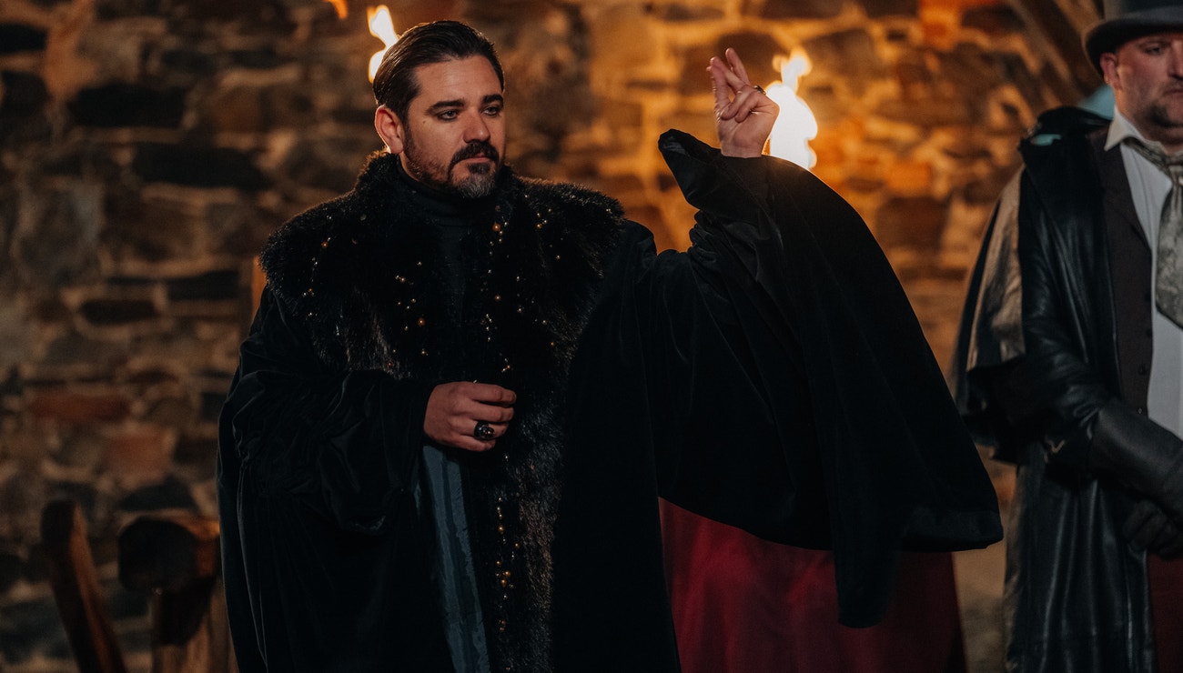 Hru nesmíme ovlivnit ani oblečením, říká kostýmní výtvarnice Zrádců Anna Říhová Hru nesmíme ovlivnit ani oblečením, říká kostýmní výtvarnice Zrádců Anna Říhová