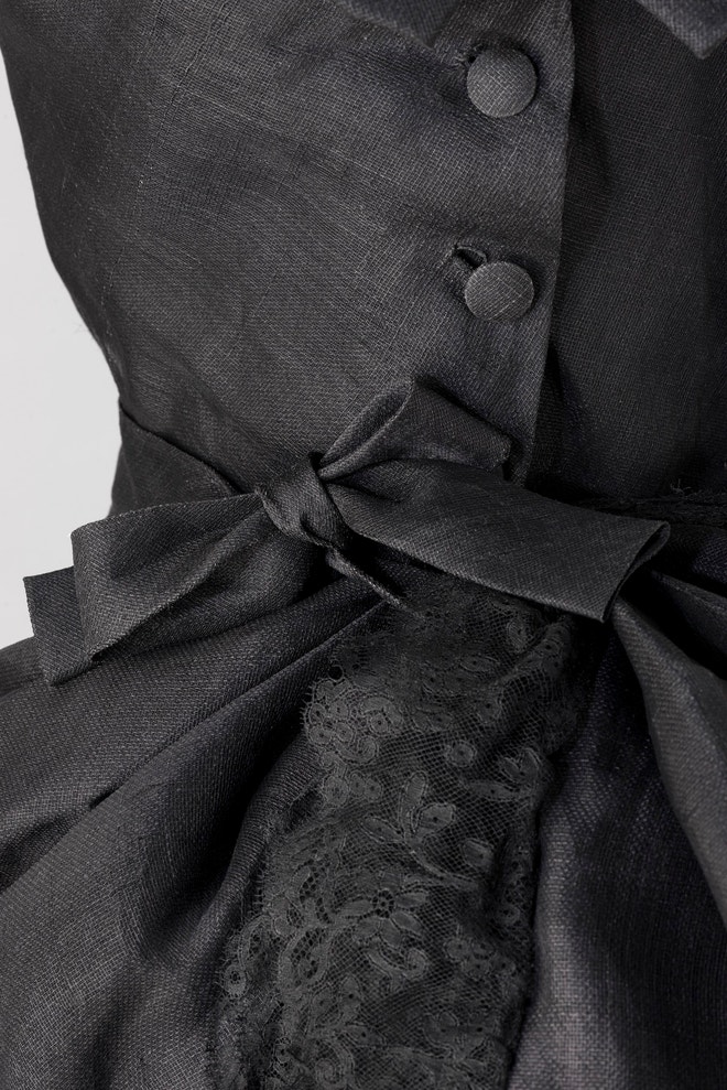 Společenské šaty ušité pro Lídu Ascher, Cristóbal Balenciaga - 1951 hedvábná organza, strojová krajka fabric