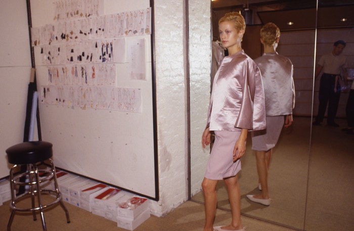 Carolyn Murphy v showroomu Isaaca Mizrahiho v New Yorku, říjen 1995       Autor: Catherine McGann/Getty Images