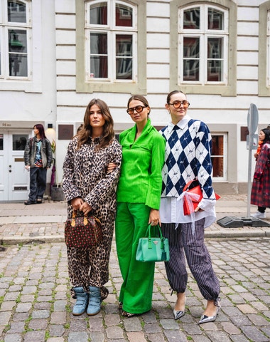 Deštníky, barvy, sportovní estetika. Vybíráme nejlepší street style z kodaňského fashion weeku