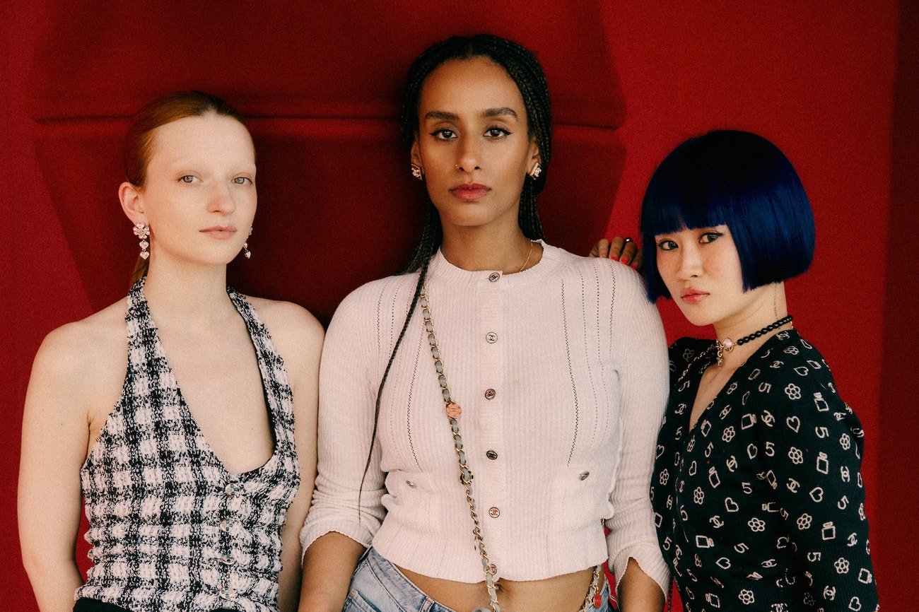 Ammy Drammeh, Cécile Pravavina a Valentina Li alias Cometes Collective