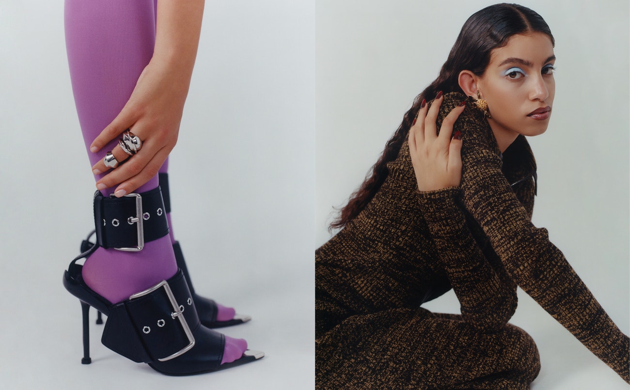 Vlevo: boty a prsteny Alexander McQueen; vpravo: šaty Tod´s, náušnice 4Element