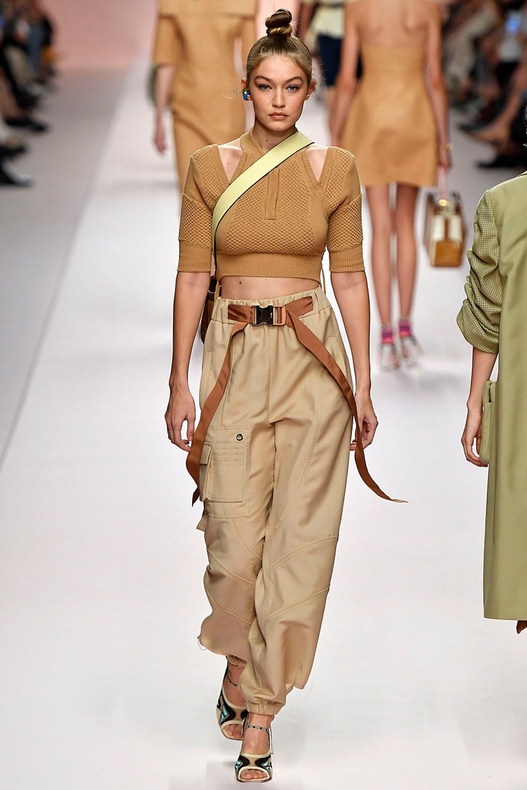 Gigi Hadid na přehlídce Fendi jaro – léto 2019