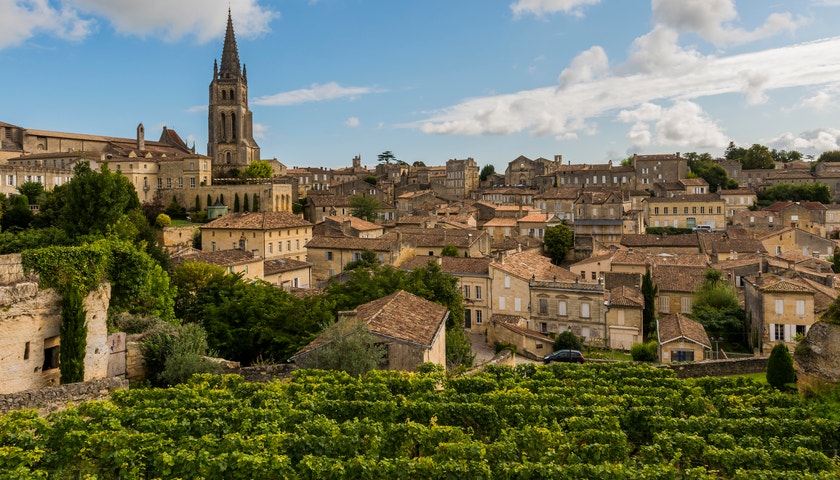 Tip na podzimní výlet: Saint-Émilion, bujaré vinařské městečko v Bordeaux, které stojí za to navštívit