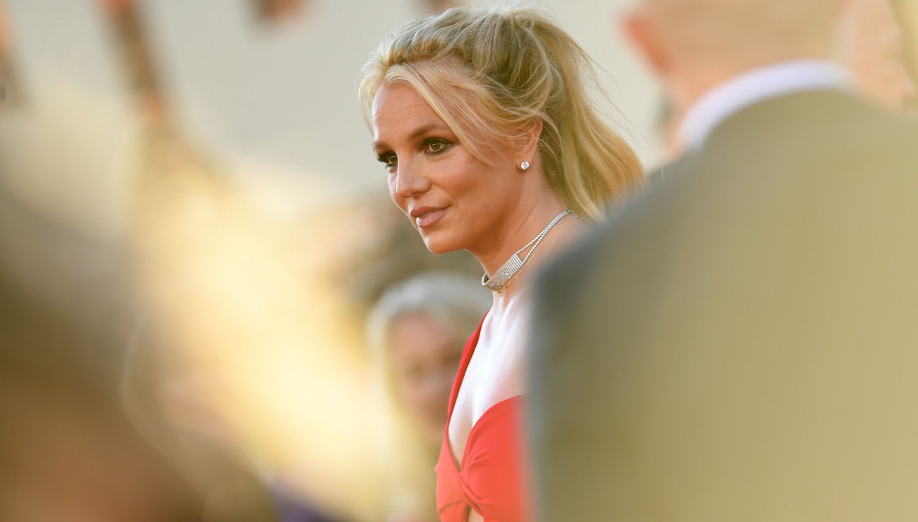 Britney Spears se vdala v šatech Versace