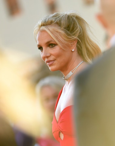 Britney Spears se vdala v šatech Versace