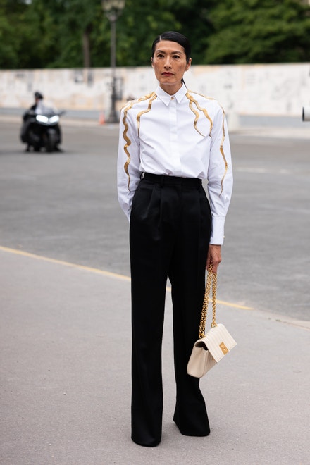 Suzi de Givenchy na přehlídce Schiaparelli Haute Couture podzim - zima 2023/2024