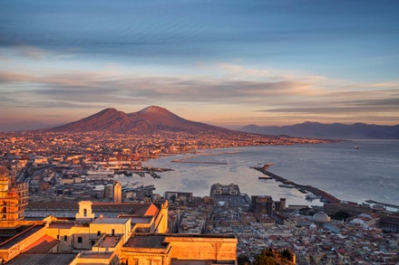 Neapol s pohledem na Vesuv